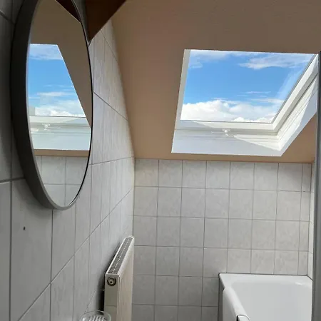 Schoene Dachgeschosswohnung Im Herzen Von アパート *