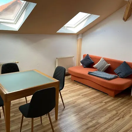 Schoene Dachgeschosswohnung Im Herzen Von ダイデスハイム